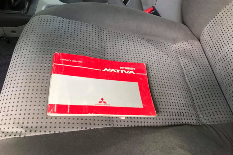 Theo quan sát, chiếc Mitsubishi Nativa đời 2005 nàycó ngoại hình khá đẹp mắt, nội thất cũng nhiều chi tiết còn nguyên bản, đáng để sưu tầm hay sử dụng hàng ngày.