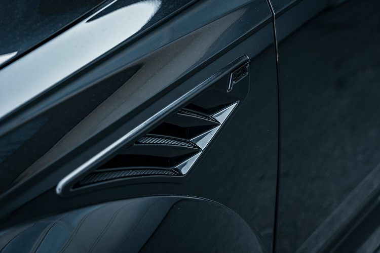 ABT cho biết khách hàng có thể mang xe của mình đến để nâng cấp hoặc mua trọn gói chiếc Audi SQ7 đã độ sẵn, mức giá của một chiếc SQ7 Sportline là 148.308 USD tại Đức. So với SQ7 nguyên bản, chiếc xe này đắt hơn 35.597 USD