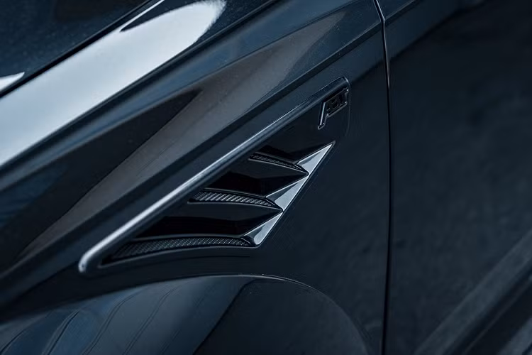 ABT cho biết khách hàng có thể mang xe của mình đến để nâng cấp hoặc mua trọn gói chiếc Audi SQ7 đã độ sẵn, mức giá của một chiếc SQ7 Sportline là 148.308 USD tại Đức. So với SQ7 nguyên bản, chiếc xe này đắt hơn 35.597 USD