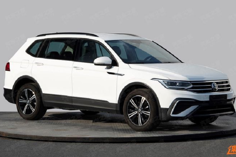 Về truyền động, Tiguan Allspace mới vẫn sẽ sử dụng tùy chọn động cơ như cũ gồm 110TSI FWD, 132TSI 2 AWD, 140TDI AWD và 162TSI AWD. Chiếc SUV 7 chỗ được lên kế hoạch bắt đầu bán ra tại châu Âu và Bắc Mỹ vào quý III/2021. Mức giá xe Volkswagen Tiguan Allspace 2021 vẫn còn là một ẩn số.