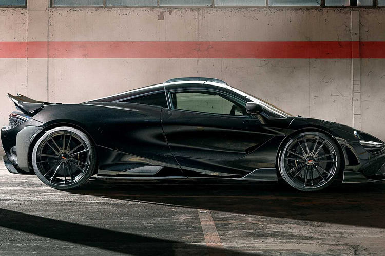 Mâm xe sản xuất bởi Vossen có khối lượng nhẹ, bánh trước và sau có kích cỡ lần lượt 20 inch và 21 inch. Hệ thống treo được nâng cấp với lò xo thể thao, giúp hạ thấp gầm 20 mm.