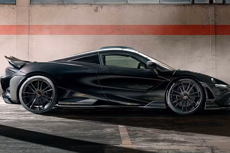 Mâm xe sản xuất bởi Vossen có khối lượng nhẹ, bánh trước và sau có kích cỡ lần lượt 20 inch và 21 inch. Hệ thống treo được nâng cấp với lò xo thể thao, giúp hạ thấp gầm 20 mm.