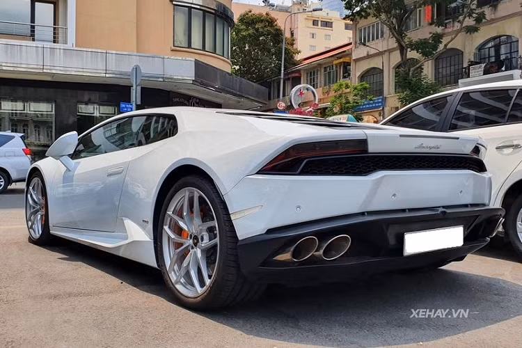 Về nước đã được gần 6 năm nhưng số lần chiếc siêu xe Lamborghini Huracan LP610-4 chính hãng ra ngoài lăn bánh có lẽ chỉ đếm trên đầu ngón tay. Trước đó, siêu xe Ý chỉ được chủ nhân cho tham gia những sự kiện lớn như hành hình Car &amp; Passion 2018.