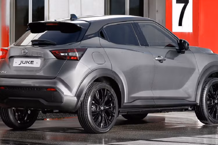 Xe tăng tốc 0-96 km/h trong 10,7 giây trước khi đạt tốc độ tối đa 180 km/h. Khoang hành lý có sức chứa 422 lít và tăng lên 1.305 lít khi gập hàng ghế sau.