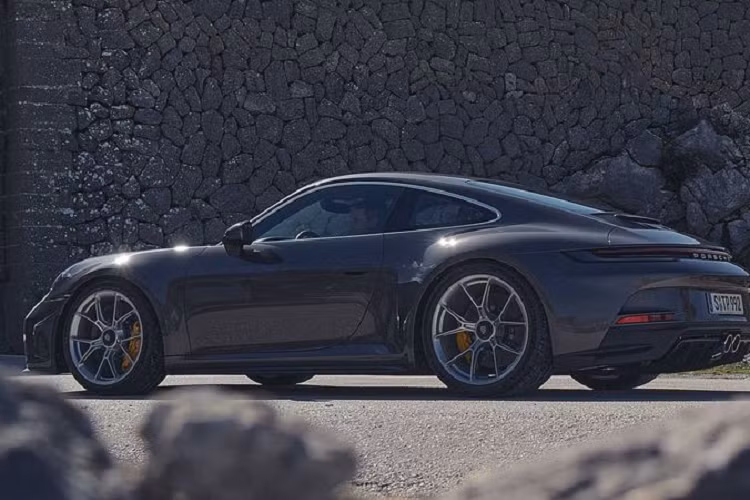 Giá xe Porsche 911 GT3 Touring 2022 sẽ được bán ra vào cuối năm nay với mức khởi điểm từ 161.000 USD (tương đương 3,7 tỷ đồng).