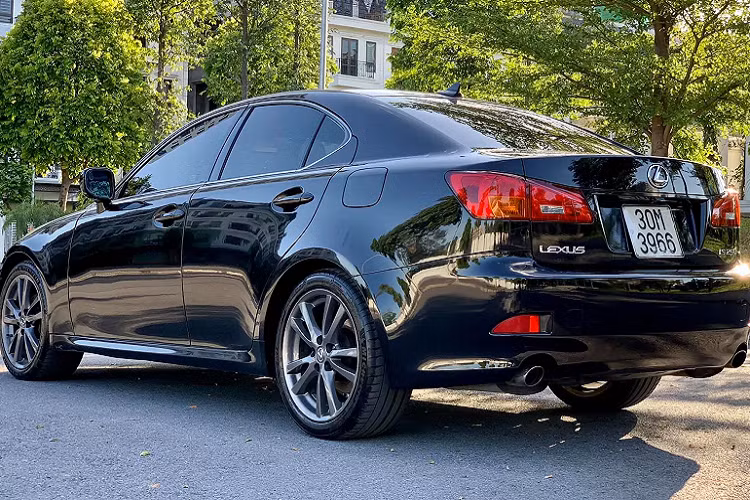 Nhìn chung, chiếc Lexus IS 250 đời 2007 này là một gợi ý dành những khách hàng đang tìm kiếm một chiếc sedan hạng sang, lắp động cơ cỡ lớn và bền bỉ với chi phi mua xe vừa phải, dễ dàng tiếp cận.