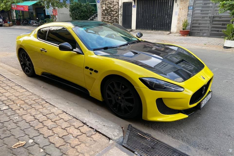 Động cơ kết hợp với hộp số tự động ZF 6 cấp, nhờ đó, chiếc xe thể thao hạng sang đến từ Ý mất khoảng thời gian 5,2 giây để tăng tốc lên 100 km/h từ vị trí xuất phát trước khi đạt vận tốc tối đa 285 km/h.