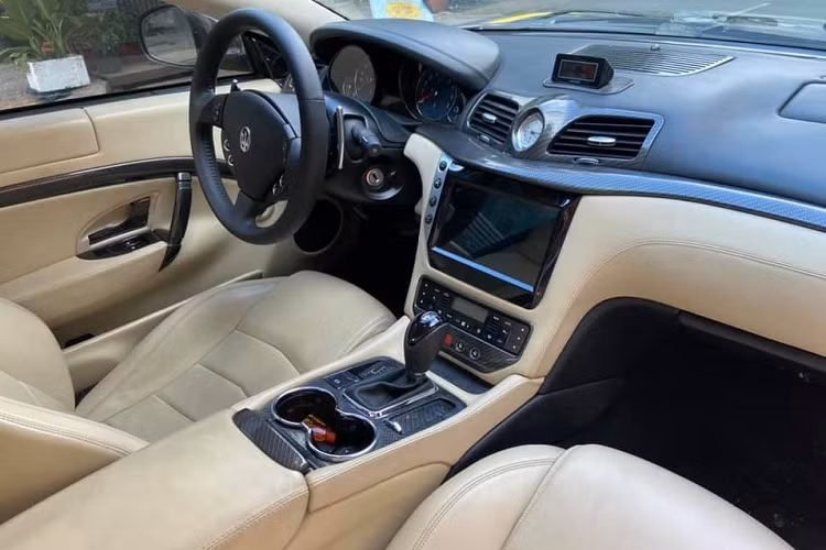 Với tài chính dưới 2,6 tỷ đồng, hiện bạn đã có thể nghĩ đến việc sở hữu một chiếc xe thể thao hạng sang Maserati Granturismo đã qua sử dụng có số lượng khá khiêm tốn tại Việt Nam. Chiếc xe Maserati Granturismo này đã trải qua nhiều đời chủ, từ các thanh niên mới bước chân vào chơi xe thể thao đến các tay sưu tập siêu xe.