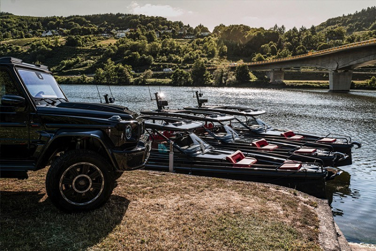 Tuy nhiên, công ty này còn thực hiện nhiều dự án hấp dẫn khác, bao gồm cả du thuyền hiệu suất cao. Loạt du thuyền hiệu suất cao Shadow 900 là hình ảnh minh họa hoàn hảo cho liên minh đó. Ra mắt lần đầu trong năm 2020, nó cung cấp hiệu suất đáng sợ và mức độ chú ý cặn kẽ tới từng chi tiết, tương tự như những gì người ta có thể tìm thấy trên những chiếc AMG của Brabus.