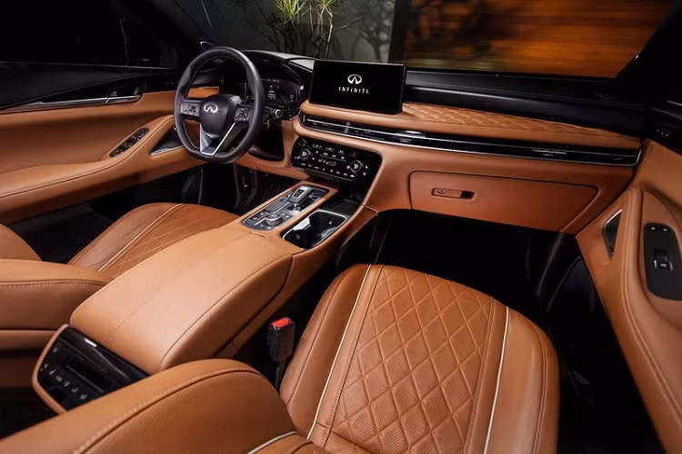 Infiniti QX60 2022 được xây dựng dựa trên nền tảng Nissan D và hướng tới các khách hàng chú trọng vào sự tiện nghi cũng như phong cách riêng hơn là khả năng off-road, sức kéo và mức tiêu thụ nhiên liệu. Những người tìm kiếm một chiếc crossover cỡ trung đẹp mắt sẽ được thỏa mãn với phiên bản QX60 Monograph.