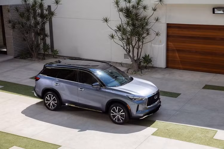 Chiếc xe cũng có thể tự động giảm tốc độ để dừng đèn đỏ rồi tiếp tục tăng tốc mà không cần tác động từ người lái trong tối đa 30 giây.