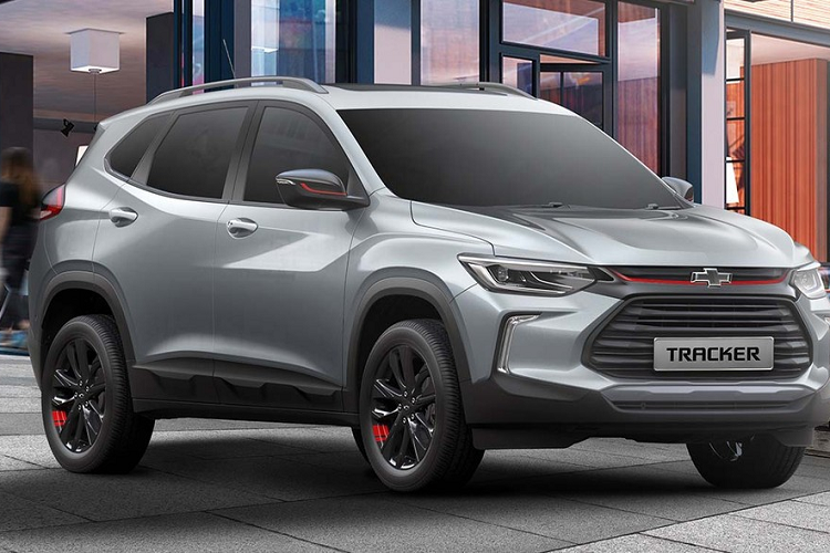 Những trang bị đáng chú ý khác của xe bao gồm gương ngoại thất có sấy, nút bấm khởi động máy, điều hòa tự động, cửa sổ trời toàn cảnh Panorama, camera lùi, hệ thống cảnh báo áp suất lốp...