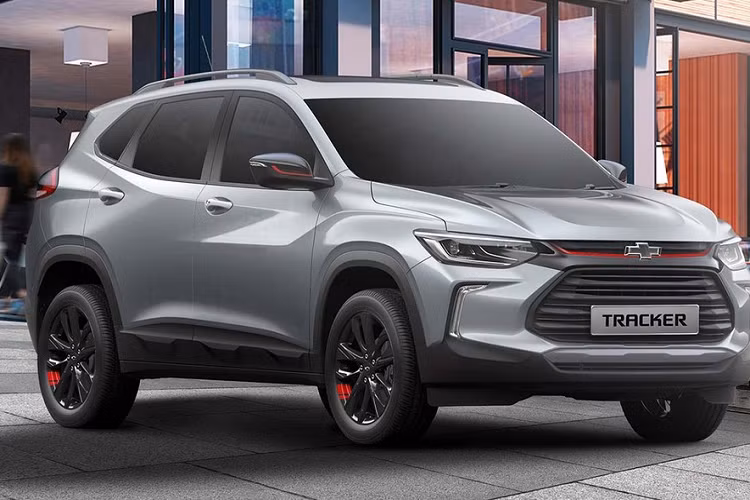 Những trang bị đáng chú ý khác của xe bao gồm gương ngoại thất có sấy, nút bấm khởi động máy, điều hòa tự động, cửa sổ trời toàn cảnh Panorama, camera lùi, hệ thống cảnh báo áp suất lốp...