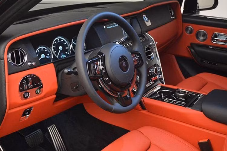 Hiện số lượng xe Rolls-Royce Cullinan được mang về nước có thể đã hơn 100 chiếc bao gồm xe chính hãng lẫn tư nhân. Giá xe Rolls-Royce Cullinan chính hãng tại Việt Nam bắt đầu từ 30 tỷ đồng chưa bao gồm các tùy chọn và có thể lên đến 48 tỷ đồng nếu chủ nhân lựa chọn các cá nhân hóa của riêng mình.