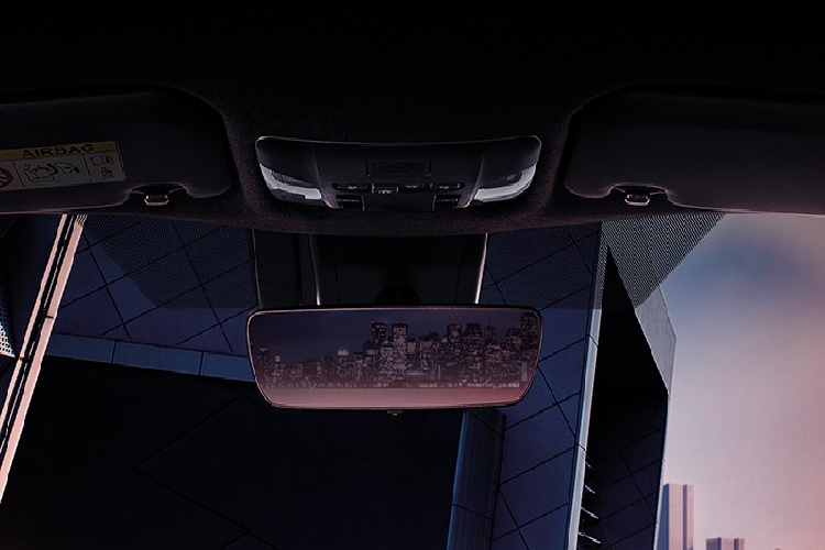 "Trái tim" của Toyota Corolla Cross GR Sport 2022 tại Thái Lan là hệ truyền động hybrid, bao gồm máy xăng 4 xi-lanh, dung tích 1.8L, mô-tơ điện, hộp số E-CVT và cụm pin Ni-MH. Hệ truyền động này tạo ra công suất tối đa 122 mã lực như bản thường. Ngoài ra, xe còn có 3 chế độ lái là EV, Sport và Eco.