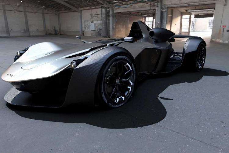 BAC Mono do Briggs (BAC) sản xuất, mẫu xe đua dành cho đường phố chỉ có 1 ghế ngồi và trọng lượng xe rơi vào khoảng hơn nửa tấn. BAC Mono được trang bị động cơ Cosworth 4 xi-lanh, dung tích 2,3 lít, sản sinh công suất tối đa 280 mã lực và mô-men xoắn cực đại 280 Nm nhưng thời gian tăng tốc từ 0-100 km/h không thua kém gì so với các siêu xe đình đám của Hoàng Kim Khánh đang sở hữu như McLaren Senna, Lamborghini Aventador S LP740-4 hay Ferrari 488 Pista Spider.