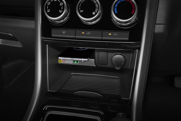 Sức mạnh động cơ của Xpander Passion Red Edition vẫn đến từ động cơ xăng 1.5L, sản sinh công suất 105 mã lực tại 6.000 vòng/phút và mô-men xoắn cực đại 141 Nm tại 4.000 vòng/phút. Xe được trang bị hộp số tự động 4 cấp.