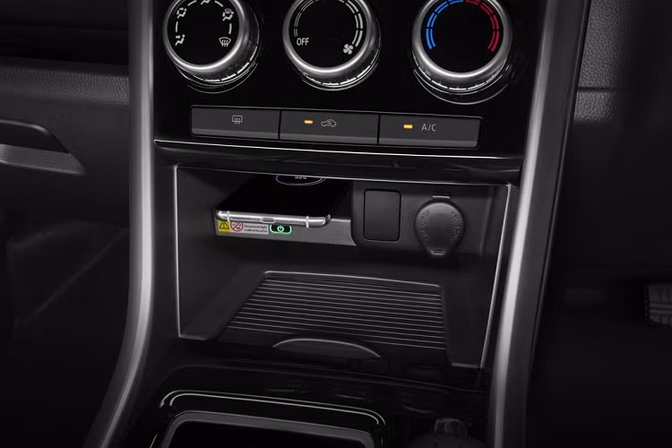 Sức mạnh động cơ của Xpander Passion Red Edition vẫn đến từ động cơ xăng 1.5L, sản sinh công suất 105 mã lực tại 6.000 vòng/phút và mô-men xoắn cực đại 141 Nm tại 4.000 vòng/phút. Xe được trang bị hộp số tự động 4 cấp.