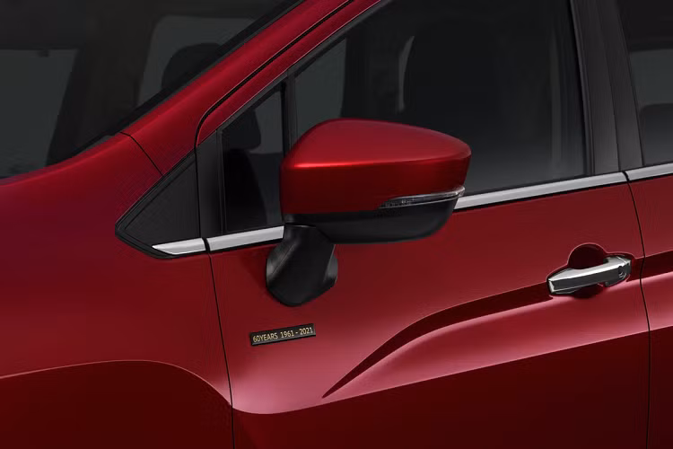 Phiên bản Mitsubishi Xpander 2021 đặc biệt này được nâng cấp từ bản GT có giá bán gần 26.000 USD. Ngoại thất của Xpander Passion Red Edition được phủ lớp sơn màu đỏ Spirit Red. Bên hông xe được gắn thêm huy hiệu 60 Years 1961-2021.