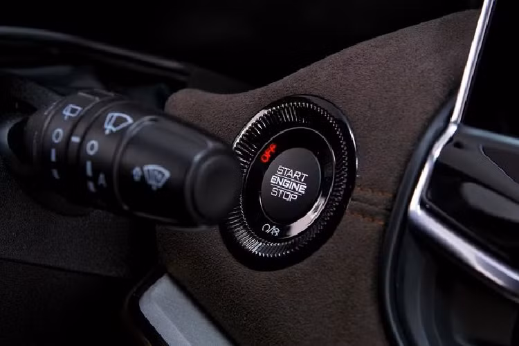 Hiện tại, Jeep chưa công bố thông số kỹ thuật của Commander, hy vọng chiếc SUV 7 chỗ mới sẽ có các tùy chọn động cơ giống Compass, bao gồm máy xăng TurboFlex 1.3L kết hợp hộp số tự động 6 cấp và máy dầu diesel tăng áp MultiJet 2.0L đi kèm hộp số tự động 9 cấp. Sức mạnh sẽ được gửi đến các bánh xe thông qua hệ dẫn động cầu trước hoặc 4 bánh toàn thời gian.