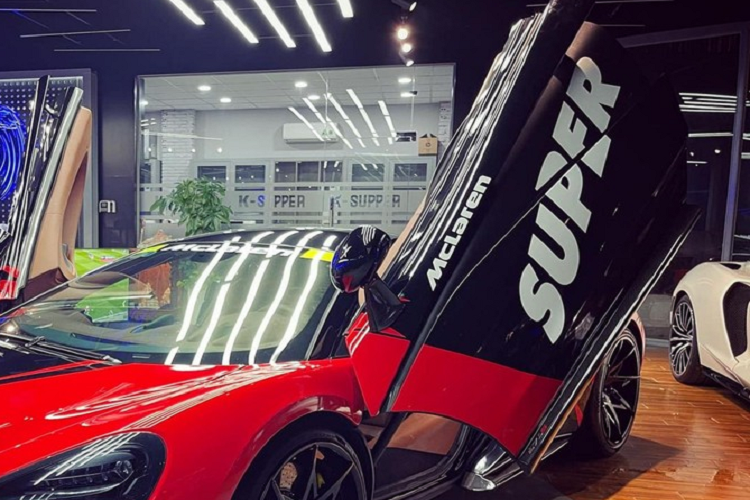 Được biết, sau 3 tháng lên xe về Bến Tre định cư, siêu xe McLaren 570S lại được rao bán tìm chủ mới nên người bán muốn thay đổi lại diện mạo siêu xe để hợp phong thủy nhằm nhanh chóng có khách hàng tìm xe để tậu về garage.