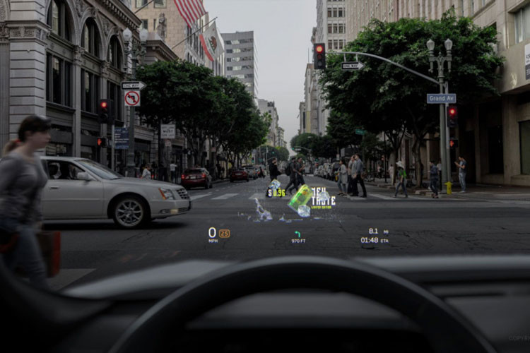 Có thể nói rằng cabin mới thực là nơi Holograktor thể hiện “chất tương lai” của nó. Ghế đơn ở phía sau được truyền cảm hứng bởi thực tế là hơn 80% các chuyến đi của dịch vụ Uber là dành cho một người.