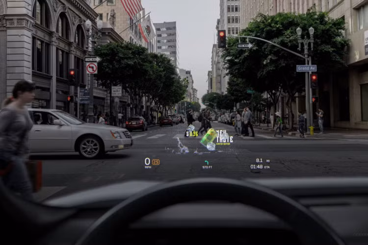 Có thể nói rằng cabin mới thực là nơi Holograktor thể hiện “chất tương lai” của nó. Ghế đơn ở phía sau được truyền cảm hứng bởi thực tế là hơn 80% các chuyến đi của dịch vụ Uber là dành cho một người.