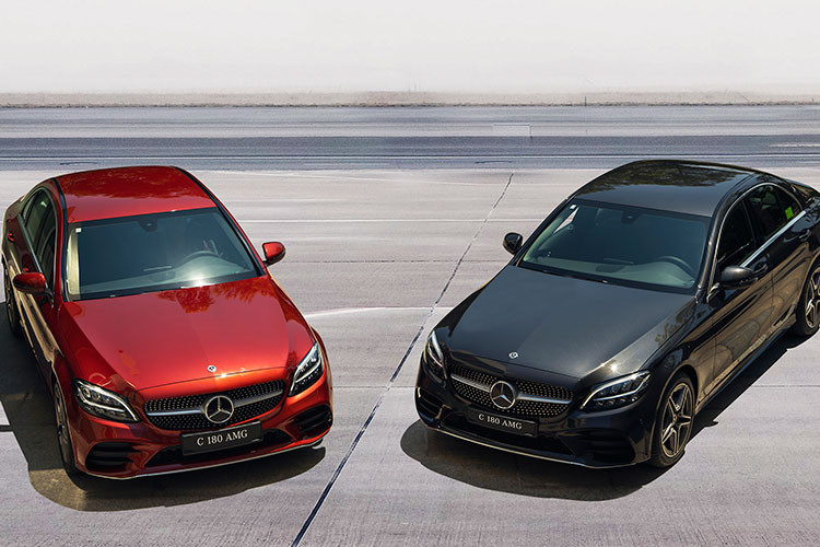 C180 AMG sở hữu hàng loạt các tính năng an toàn vượt trội như: cảnh báo mất tập trung ATTENTION ASSIST; hệ thống ESP Curve Dynamic Assist giúp ổn định thân xe khi vào cua; lốp xe run-flat; phanh tay điều khiển điện với chức năng nhả phanh thông minh; túi khí phía trước, túi khí bên hông phía trước, túi khí đầu gối cho người lái, túi khí cửa sổ.