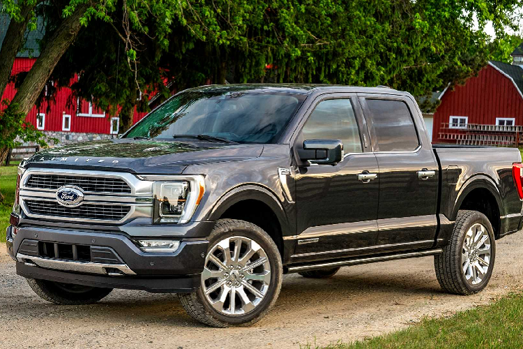 Hành động tặng siêu bán tải Ford-F150 cho bạn của Dwayne diễn ra ngay trên phim trường Young Rock, một sê-ri phim truyền hình mới kể về khoảng thời gian The Rock mới chập chững bước vào nghề, cũng như những khó khăn anh gặp phải thời niên thiếu.