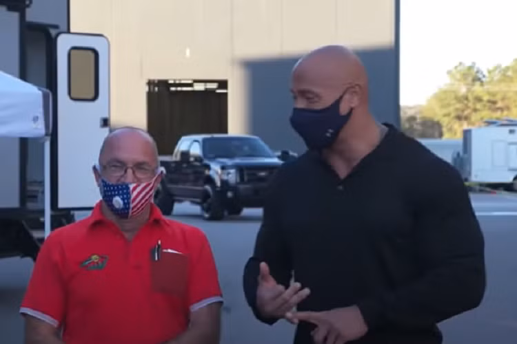 Bruno Lauer còn được biết đến với nghệ danh Harvey Wippleman, làm việc tại WWE với tư cách người quản lý võ đài. Anh đã giúp đỡ The Rock rất nhiều trước khi ngôi sao này nổi tiếng, và để bày tỏ lòng biết ơn trước sự hào phóng và nhiệt tình của Lauer, The Rock đã tặng anh món quà Giáng Sinh là một chiếc bán tải Ford-F150 mới.