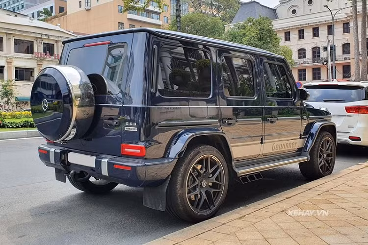 Thêm một điểm đáng chú ý nữa trên Mercedes-AMG G63 Gewinner MBS là trần xe mang hiệu ứng bầu trời sao lấp lánh - đây vốn là tùy chọn siêu sang của xe Rolls-Royce.