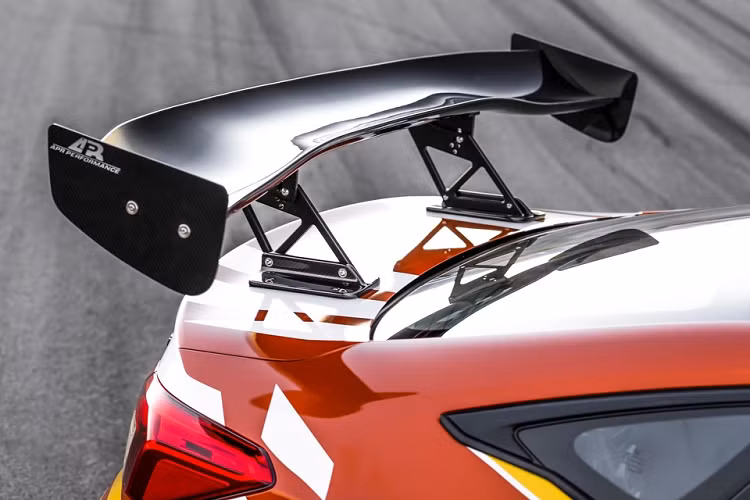 Nắp capo và nắp khoang hành lý được làm bằng sợi carbon đến từ thương hiệu Seibon. Xe sử dụng ống xả thể thao titanium. Hệ thống phanh của chiếc Team Honda Research West Civic Si được Paragon gia công.