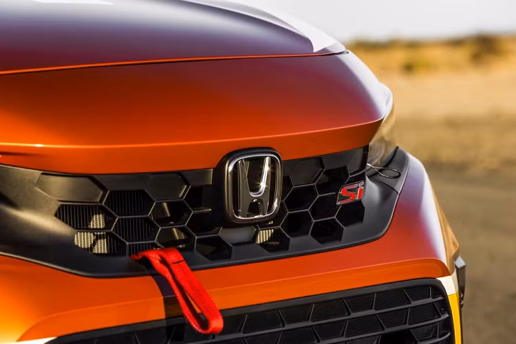 HPD Civic Si Race Car Prototype vẫn sử dụng động cơ 4 xy-lanh tăng áp 1.5L, tuy nhiên được trang bị thêm bộ tản nhiệt cường độ cao.