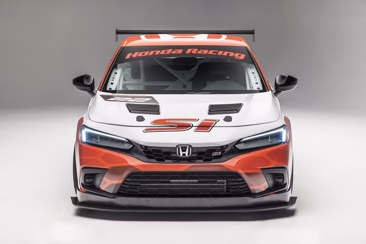 HPD lựa chọn bộ mâm thể thao mới do Momo sản xuất, đi kèm hệ thống phanh Wilwood 6 piston cho cầu trước.