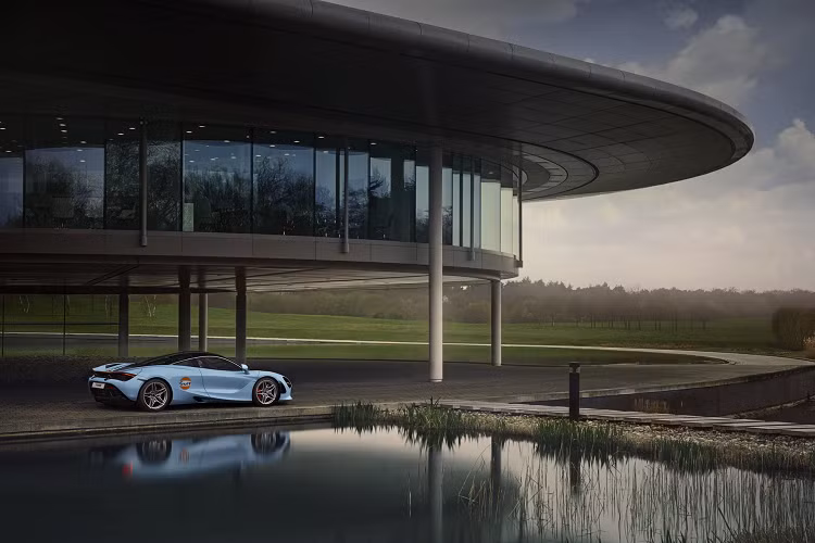 Chiếc McLaren 720S độc nhất vô nhị này được trang bị bộ mâm năm chấu kép với thiết kế hình sao, làm bằng nhôm nhẹ và sơn màu bạc. Viền mâm được tô điểm bằng đường viền màu màu cam đứt đoạn, hệ thống phanh phía trong cũng nổi bật với cùm phanh màu cam. Các chi tiết ở cản trước, hốc đèn và nắp động cơ phía sau được sơn đen bóng thay vì ốp sợi carbon.