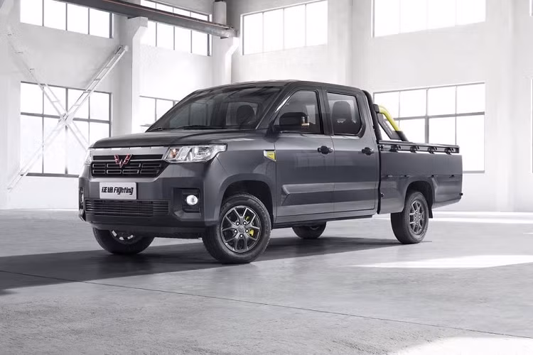 Thị trường Mỹ luôn có một tình yêu bất diệt đối với những chiếc bán tải cỡ lớn, trong khi hầu hết phân còn lại của thế giới chỉ chủ yếu tiêu thụ những mẫu cỡ vừa (được coi là cỡ lớn tại nhiều nơi), nhưng Trung Quốc lại có chút khác biệt. Trong khi thị trường tỷ dân cũng yêu thích những mẫu bán tải cỡ lớn, họ cũng có dành cả tình cảm cho những mẫu xe cỡ nhỏ, thậm chí tí hơn như chiếc Wuling Zhengtu 2021 mới này.