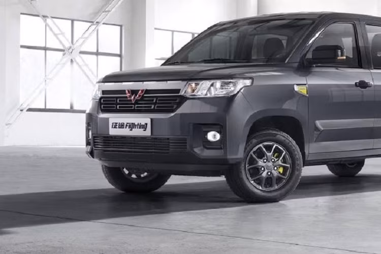 Đóng vai trò một mẫu bán tải giá rẻ có thể phục vụ công tác lao động hàng ngày, phần thùng xe của Zhengtu 2021 có thể hạ xuống cả 3 bên và dài khoảng 2 mét tính từ cửa kính phía sau cho tới cửa hậu. Mặt sàn thùng xe được bọc một lớp nhựa làm tiêu chuẩn, một điểm phải nói là hấp dẫn với một chiếc xe có giá khởi điểm mềm mức này. Nếu muốn một chiếc xe có trang bị tốt hơn, người mua có thể lựa chọn một phiên bản cao cấp hơn với giá khởi điểm từ 62.800 nhân dân tệ (khoảng 222 triệu đồng).