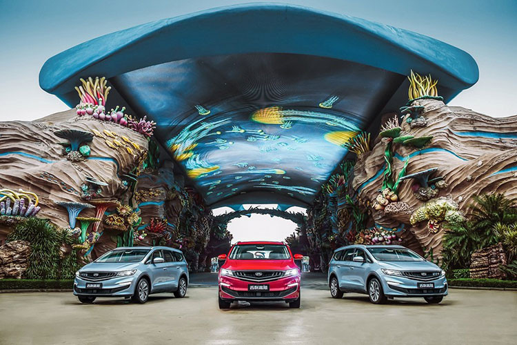 Đáng tiếc là giá xe Geely Jiaji First Class 2021 mới hiện vẫn chưa được hãng xe Trung Quốc công bố. Trong khi đó, Geely Jiaji hiện có giá dao động từ 94.800 - 142.800 Nhân dân tệ (khoảng 332 - 500 triệu đồng).