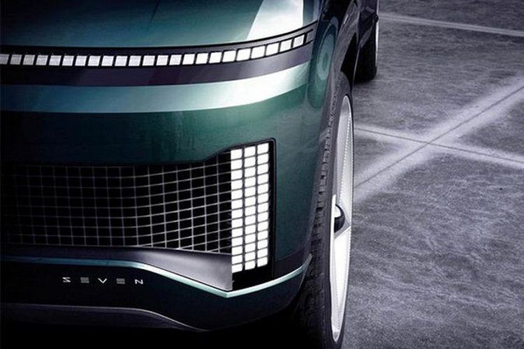 Cuộc đua xe điện toàn cầu ngày càng nóng với sự nhập cuộc của nhiều hãng xe truyền thống. Subaru, Hyundai, KIA và BMW là những cái tên đáng chú ý tại LA Auto Show năm nay. Nhà sản xuất từ Nhật Bản tiết lộ hãng sẽ mang tới Los Angeles mẫu xe điện đầu tiên Subaru Solterra EV. Solterra sẽ được xây dựng trên nền tảng EV chuyên dụng có tên là e-Subaru Global Platform. Chiếc xe do Nhật Bản sản xuất, dự kiến sẽ đến các đại lý ở Mỹ vào nửa cuối năm 2022.