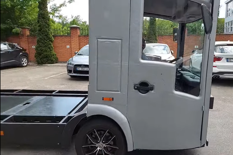 Coolon muốn sản xuất LCV của họ ở Ukraine bắt đầu từ năm 2022, với sản lượng ban đầu lên đến 2.000 chiếc mỗi năm. Đến năm 2024-2025, và với sự trợ giúp của khoản đầu tư 50 triệu USD, họ muốn tăng sản lượng sản xuất lên 20.000 chiếc LCV mỗi năm, qua đó có thể xuất khẩu những chiếc xe tiên tiến của mình sang các thị trường trên khắp thế giới.