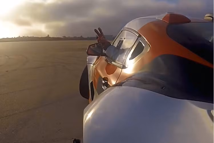 “Từ năm 2008, phòng thí nghiệm của chúng tôi đã lấy cảm hứng từ những tay đua đời thực để thiết kế các thuật toán cho phép các phương tiện tự động xử lý những tình huống khẩn cấp thử thách nhất,” giáo sư Chris Gerdes của Phòng thí nghiệm Thiết kế Động của Đại học Stanford cho biết. Đây chính là đơn vị đã hợp tác với TRI để tạo nên chiếc Supra tự biết drfit như chúng ta thấy trong video trên.