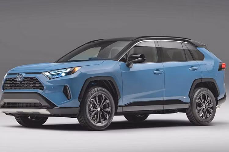 Trong khi đó, LE Hybrid, XLE, XLE Hybrid và Adventure sẽ được bổ sung thêm tùy chọn màu sơn mới cho bộ mâm - đen bóng hoặc bạc satin. Phiên bản XLE Premium Hybrid và Limited Hybrid đều có bộ mâm với thiết kế hoàn toàn mới.