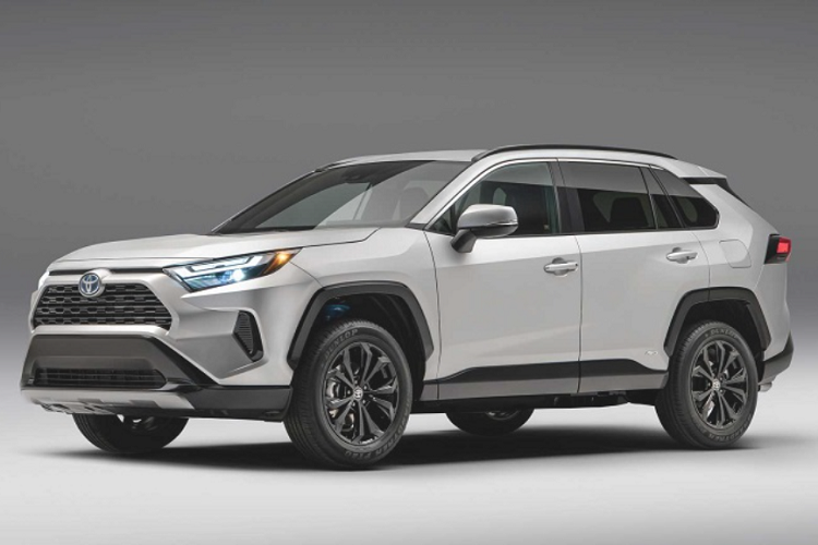 Toyota hiện chưa cho biết giá xe Toyota RAV4 SE Hybrid 2022 cùng tất cả các trang bị và tính năng bổ sung kể trên. Hãng xe Nhật Bản dự kiến sẽ công bố giá bán chính thức vào giữa tháng 12 sắp tới.