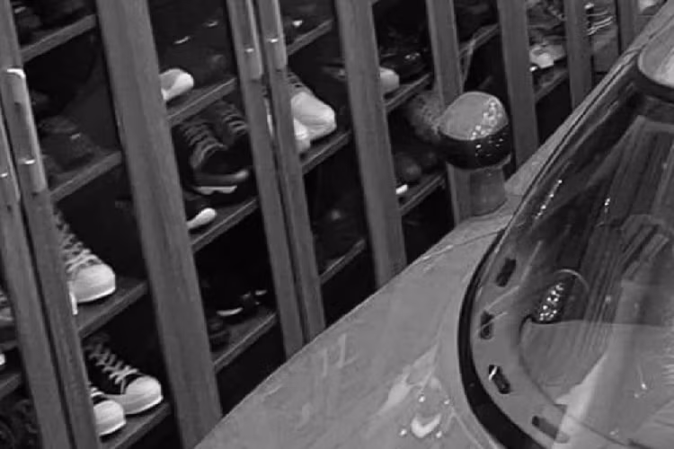 Có thể nói, đây là lần hiếm hoi chiếc siêu xe hypercar Koenigsegg CCX lộ ảnh rõ nhất cũng như thông tin của xe được những người trong cuộc tiết lộ nên đã nhận được sự quan tâm không nhỏ từ cộng đồng mạng cũng như giới mê xe trong nước.