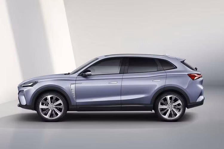 Hãng MG khẳng định Marvel R Electric 2021 có thể tăng tốc từ 0-100 km/h trong thời gian 4,9 giây và đạt vận tốc tối đa 200 km/h. Mô-tơ điện của MG Marvel R Electric 2021 sẽ kết hợp với cụm pin lithium-ion, cho phép xe chạy hết quãng đường hơn 400 km theo tiêu chuẩn thử nghiệm WLTP của châu Âu.