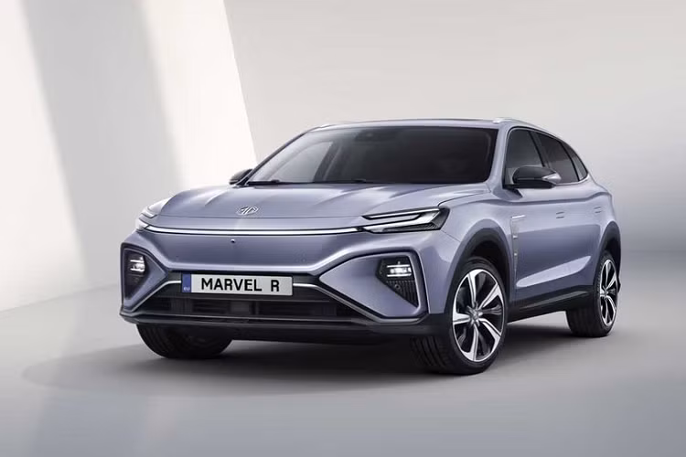 Nguồn cung cấp sức mạnh cho MG Marvel R Electric 2021 là 3 mô-tơ điện, 1 nằm trên cầu trước và 2 ở phía sau. Đây là mẫu xe MG đầu tiên được trang bị như thế này. Hệ truyền động điện này ước tính tạo ra công suất tối đa 288 mã lực và mô-men xoắn cực đại 665 Nm.