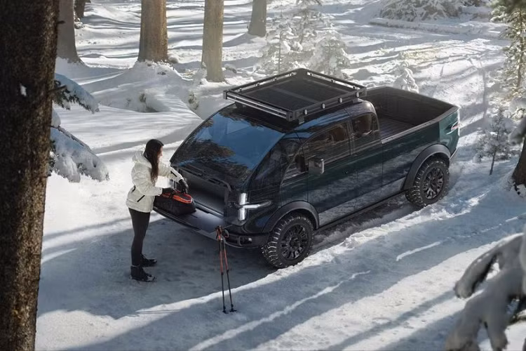 Nếu để ý, bạn thấy rằng chiếc xe này không hề có logo. Đó là bởi Canoo tin rằng đèn pha và đèn hậu đặc trưng sẽ mang luôn vai trò nhận diện thương hiệu.