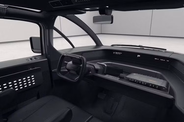 Cơ chế mô-dun của thùng xe có thể vượt ra ngoài chiều dài mở rộng của nó vì có một hệ thống phân chia hàng hóa để đảm bảo các mặt hàng khác nhau, trong khi hai bên thùng lại có bàn lật xuống để đóng vai trò là bàn làm việc. Một tính năng bổ sung nhỏ bé mà hữu tích là một bậc cửa giúp việc xếp hoặc dỡ các mặt hàng trên thùng dễ dàng hơn. Ngay phía dưới bậc cửa tích hợp trong này là một chỗ chứa hàng nữa, đủ lớn cho một thùng giữ lạnh loại nhỏ, bộ sơ cứu ý tế, máy tính xáchh tay, và các vật dụng khác.