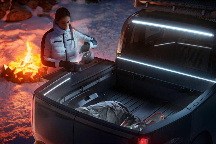 Các hệ thống lái bằng dây và phanh bằng dây đang được hứa hẹn, cùng với một bộ tiếp nhận tời và khả năng sạc các thiết bị bên ngoài trong thời gian cả ngày mà chỉ mất 10% cự li di chuyển.