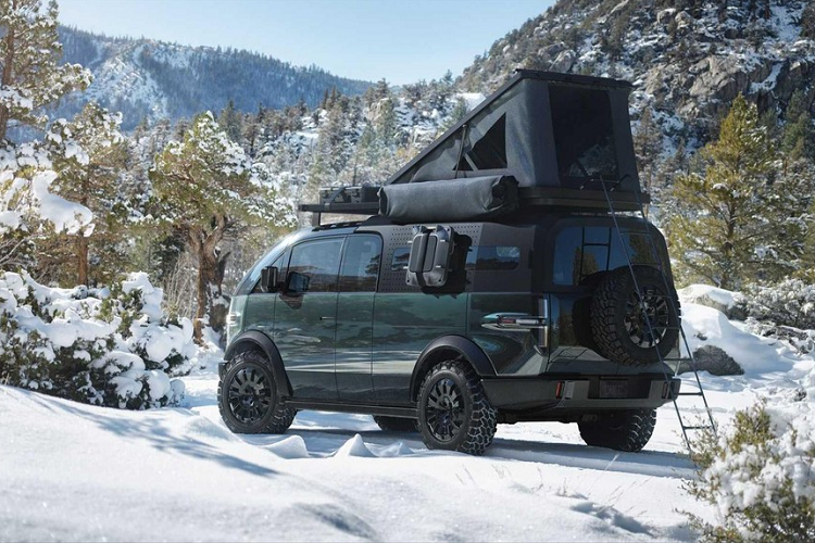 Bán tải điện Canoo trang bị bộ la-zăng 18 inch với lốp xe 265/60/R18, và có kích thước cụ thể: dài 4.677 mm (5.400 mm với thùng xe kéo dài), rộng 1.980 mm (2.209 mm với cả gương), và cao 1.920 mm (2.085 mm với giá nóc). Trục cơ sở của xe dài 2.850 mm, trong khi thùng xe có kích thước dài 1.627 mm, rộng 1.817 mm (2.600 mm khi kéo dài). Thùng xe có độ sâu 522 mm.